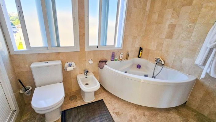 Image No.30-4 Bed Semi-Detached for sale