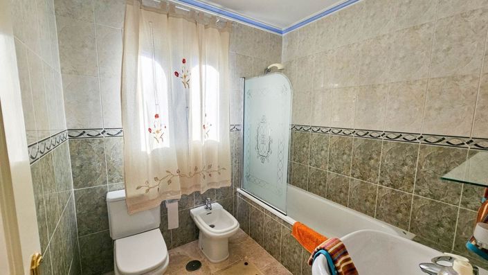 Image No.36-4 Bed Semi-Detached for sale