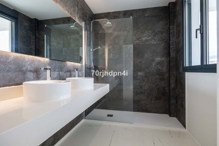 Image No.19-3 Bed Apartment for sale