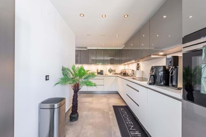 Image No.10-4 Bed Townhouse for sale