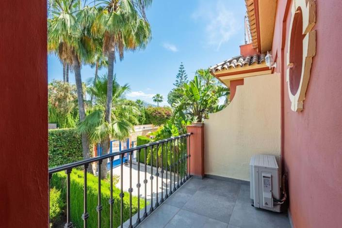 Image No.21-4 Bed Townhouse for sale