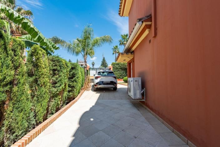 Image No.24-4 Bed Townhouse for sale