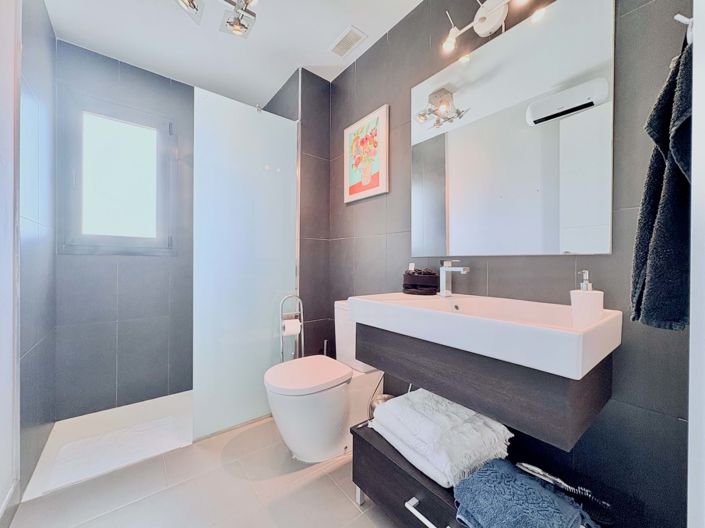 Image No.21-3 Bed Apartment for sale