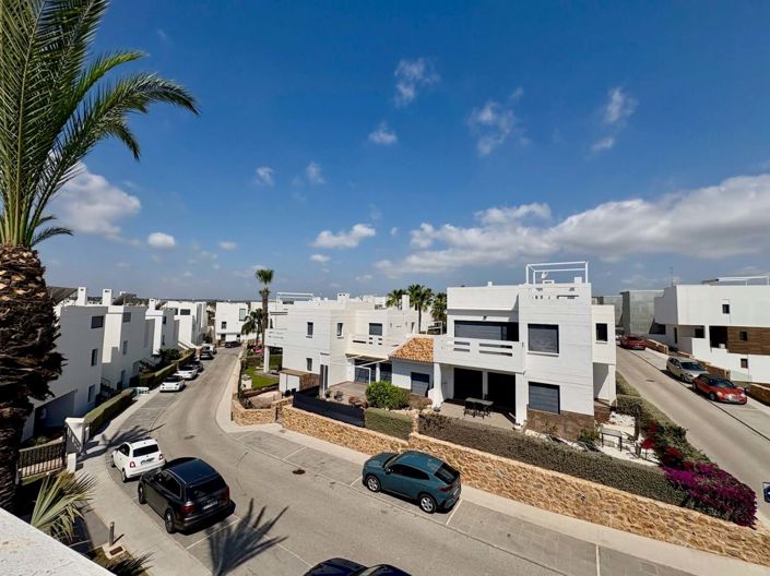 Image No.36-3 Bed Apartment for sale