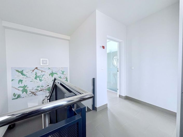 Image No.9-3 Bed Apartment for sale