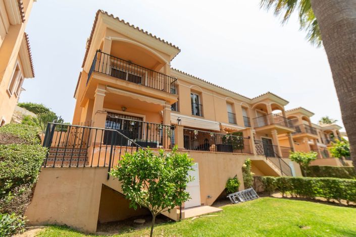 Image No.16-3 Bed Townhouse for sale