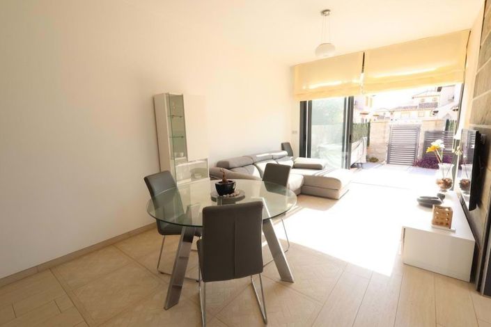 Image No.12-2 Bed Townhouse for sale