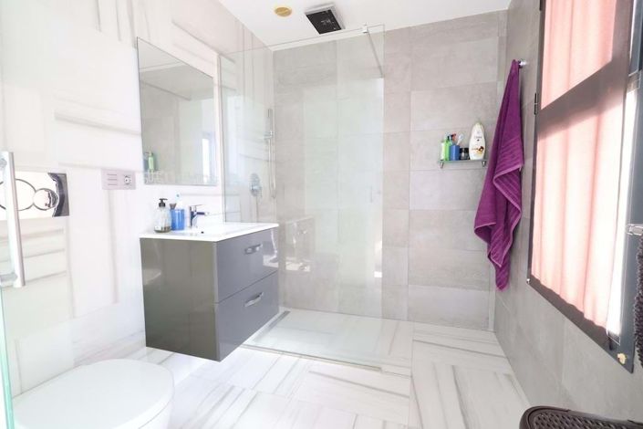 Image No.15-2 Bed Townhouse for sale