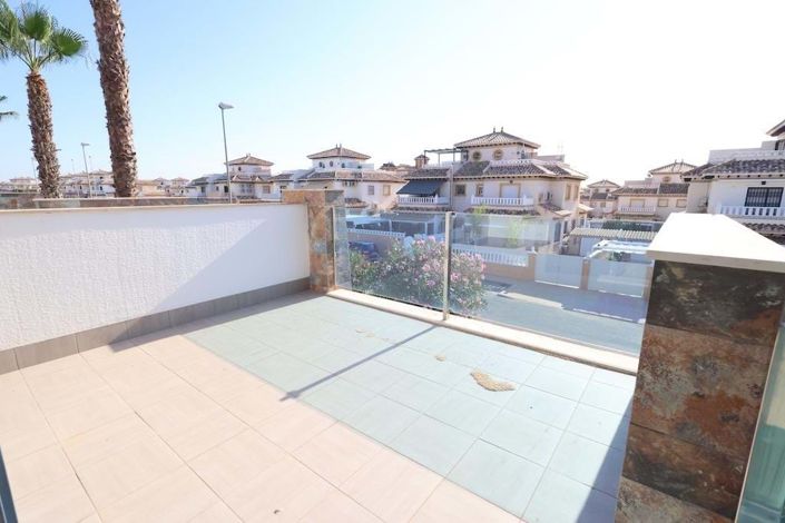 Image No.16-2 Bed Townhouse for sale