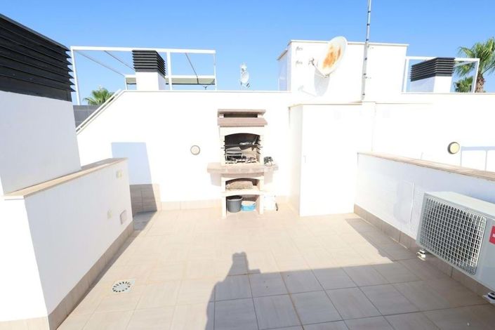 Image No.20-2 Bed Townhouse for sale