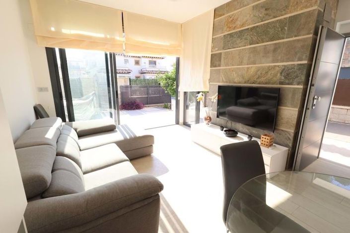 Image No.4-2 Bed Townhouse for sale