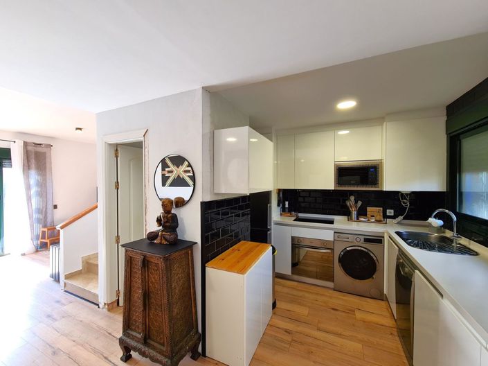 Image No.26-3 Bed Semi-Detached for sale