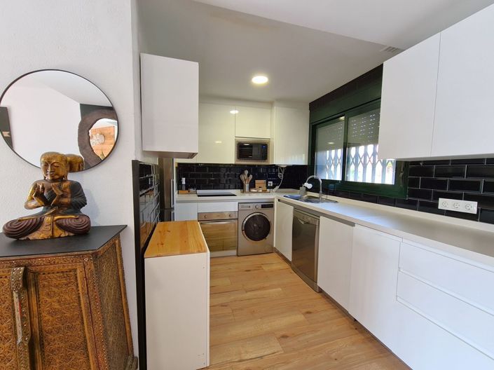 Image No.27-3 Bed Semi-Detached for sale