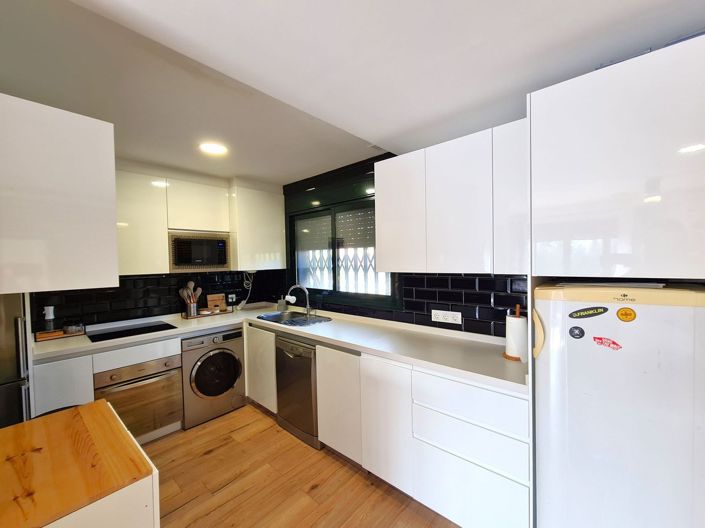 Image No.28-3 Bed Semi-Detached for sale