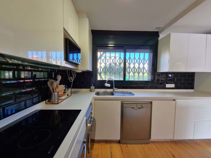 Image No.30-3 Bed Semi-Detached for sale