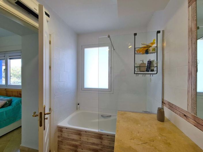 Image No.33-3 Bed Semi-Detached for sale