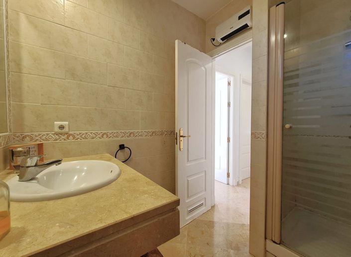 Image No.38-3 Bed Semi-Detached for sale