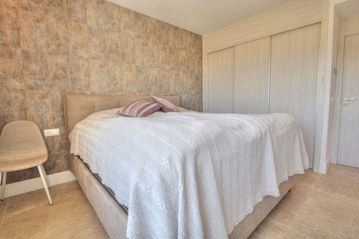 Image No.18-3 Bed Townhouse for sale