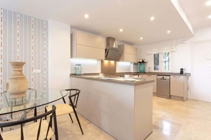 Image No.13-2 Bed Townhouse for sale