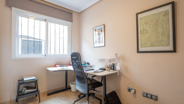 Image No.16-4 Bed Semi-Detached for sale