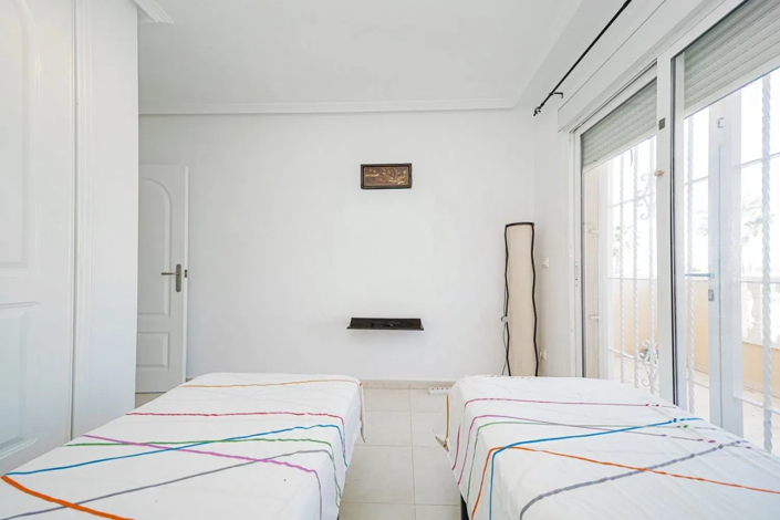 Image No.26-3 Bed Semi-Detached for sale