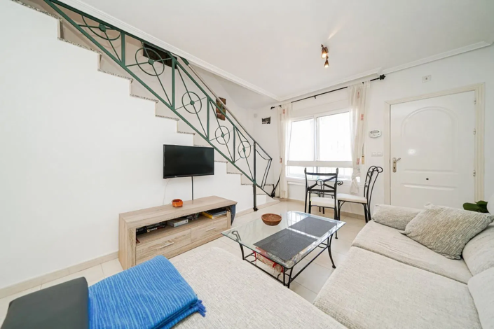 Image No.9-3 Bed Semi-Detached for sale