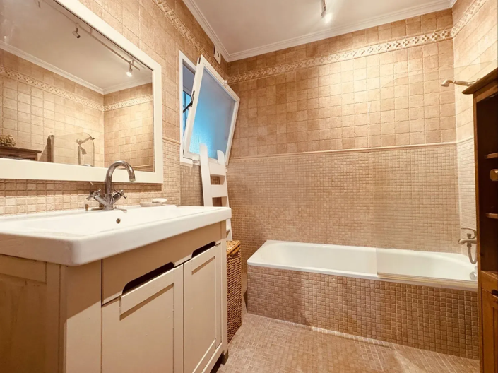 Image No.10-4 Bed Villa for sale