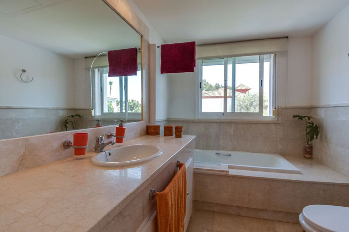 Image No.3-4 Bed Villa for sale