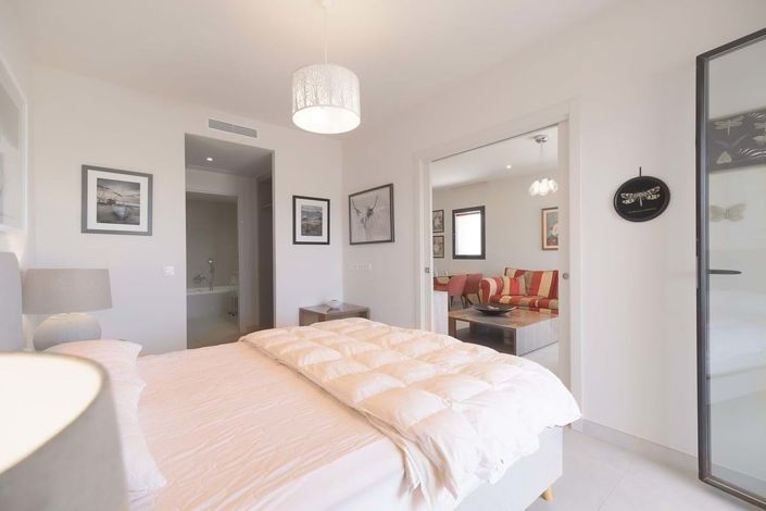 Image No.24-3 Bed Apartment for sale