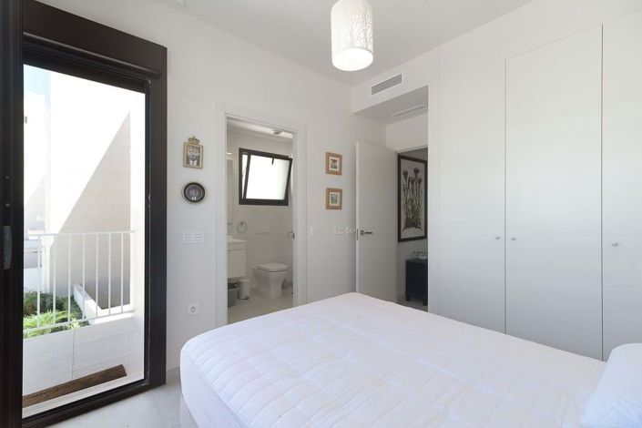 Image No.40-3 Bed Apartment for sale