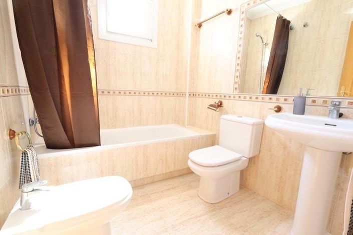 Image No.13-3 Bed Townhouse for sale