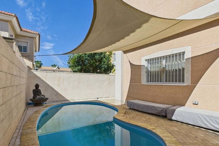 Image No.1-4 Bed Villa for sale