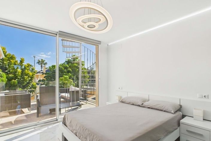 Image No.44-4 Bed Villa for sale