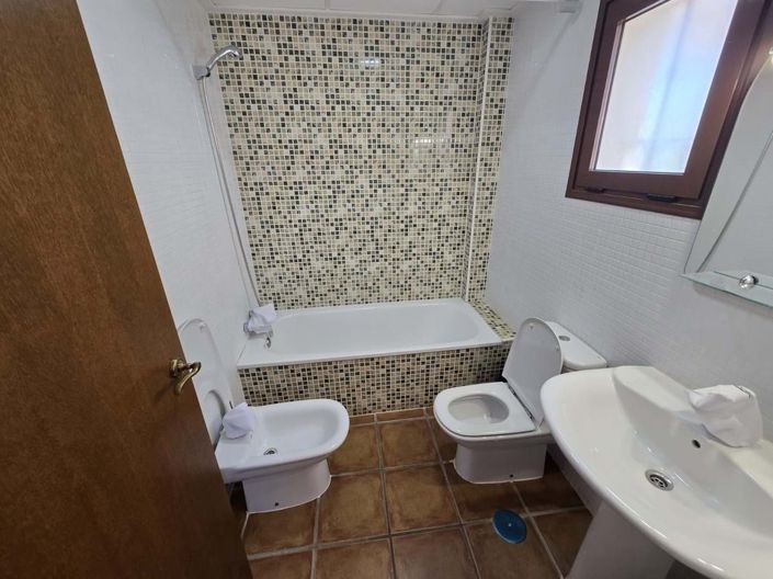 Image No.12-3 Bed Semi-Detached for sale