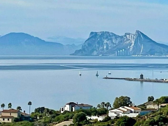 Image No.23-2 Bed Apartment for sale