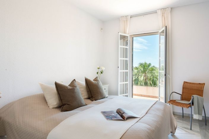 Image No.10-4 Bed Townhouse for sale