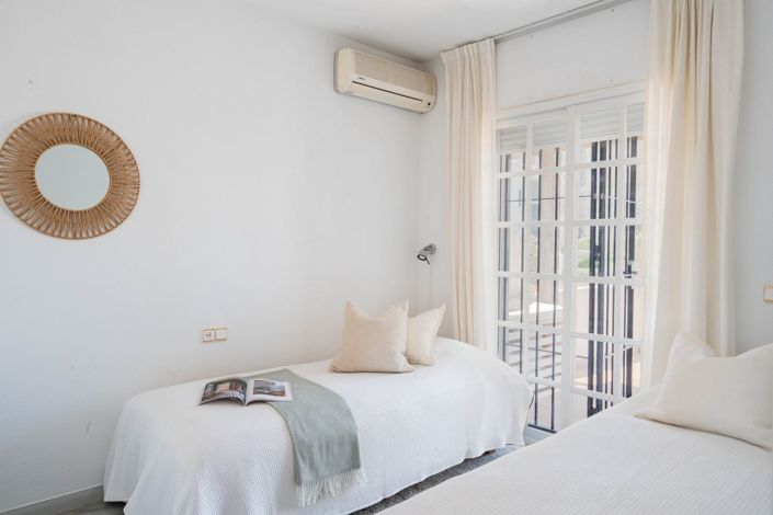 Image No.13-4 Bed Townhouse for sale