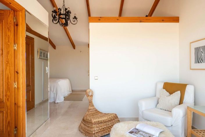 Image No.20-4 Bed Townhouse for sale