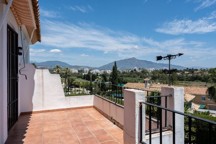 Image No.21-4 Bed Townhouse for sale