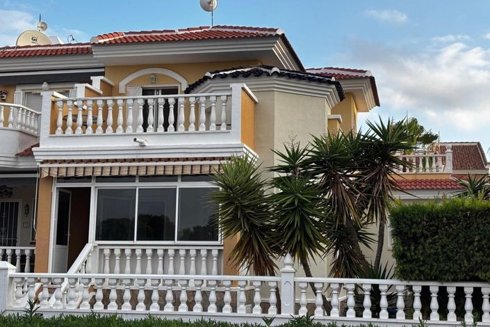 Image No.10-4 Bed Semi-Detached for sale