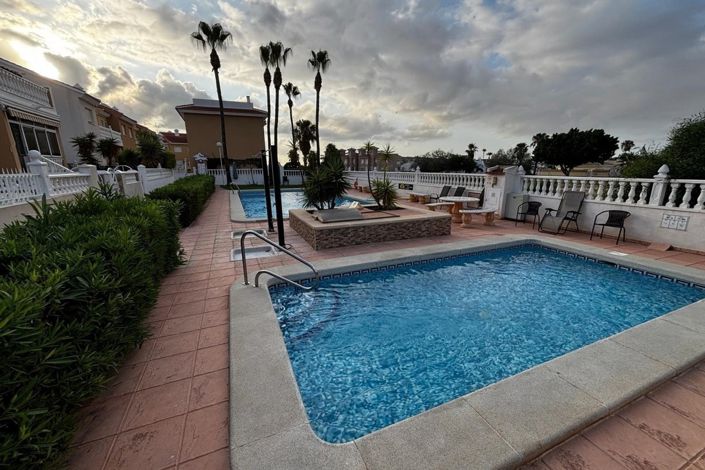 Image No.12-4 Bed Semi-Detached for sale