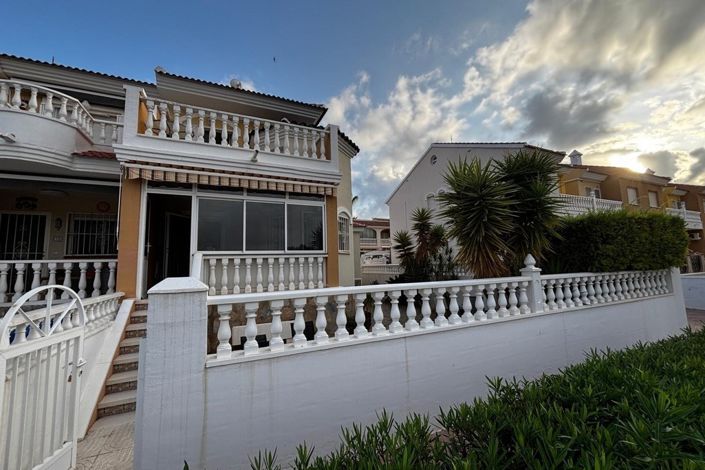 Image No.15-4 Bed Semi-Detached for sale