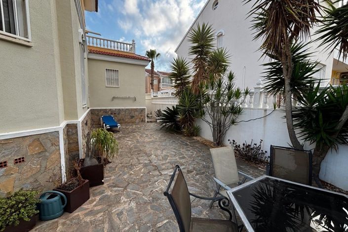 Image No.16-4 Bed Semi-Detached for sale