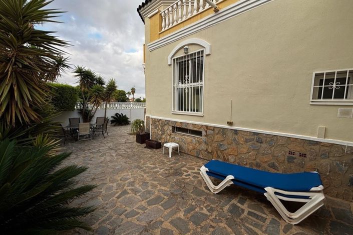 Image No.18-4 Bed Semi-Detached for sale