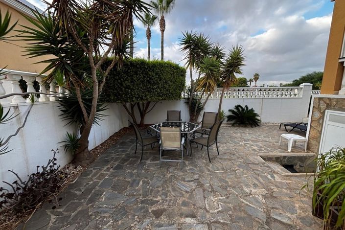 Image No.19-4 Bed Semi-Detached for sale