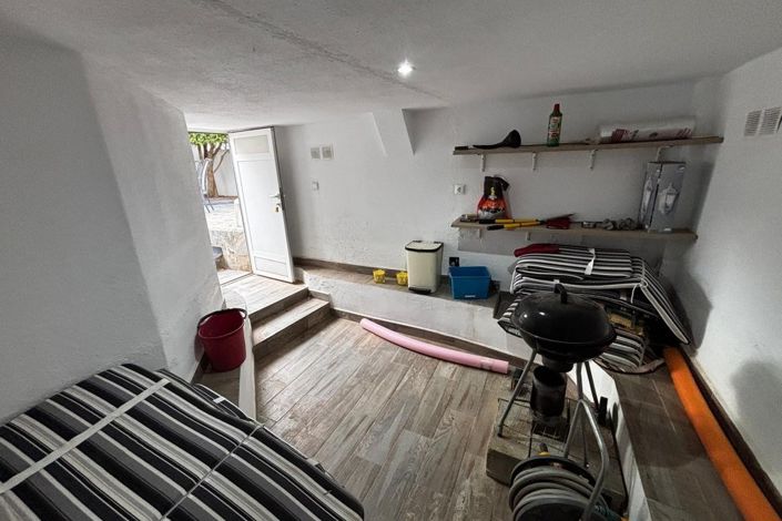 Image No.22-4 Bed Semi-Detached for sale