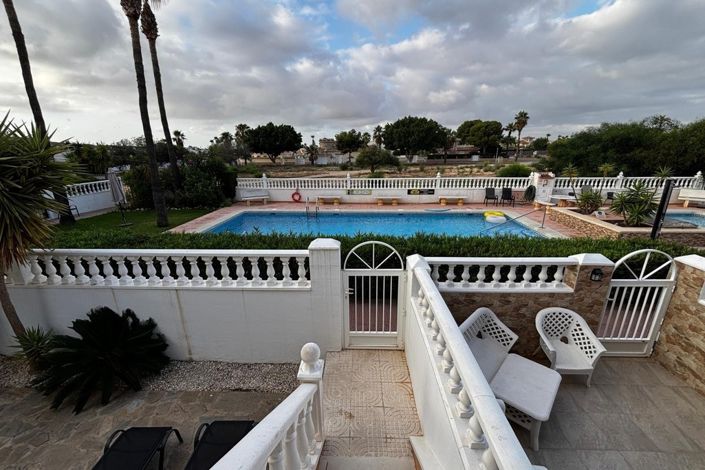 Image No.24-4 Bed Semi-Detached for sale