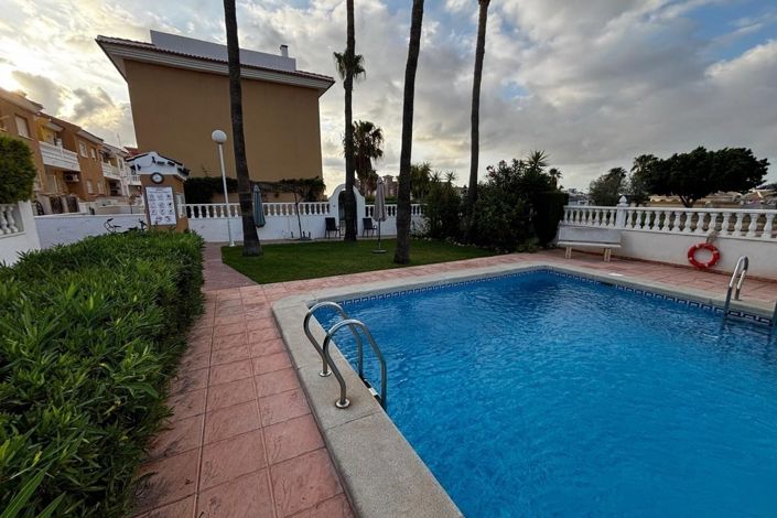 Image No.25-4 Bed Semi-Detached for sale