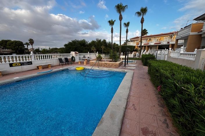 Image No.26-4 Bed Semi-Detached for sale