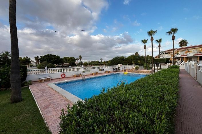 Image No.27-4 Bed Semi-Detached for sale